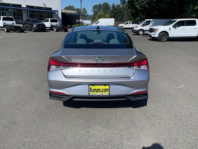 Used 2021 Hyundai Elantra SEL w/ Preferred Accessory Package FWD image 4