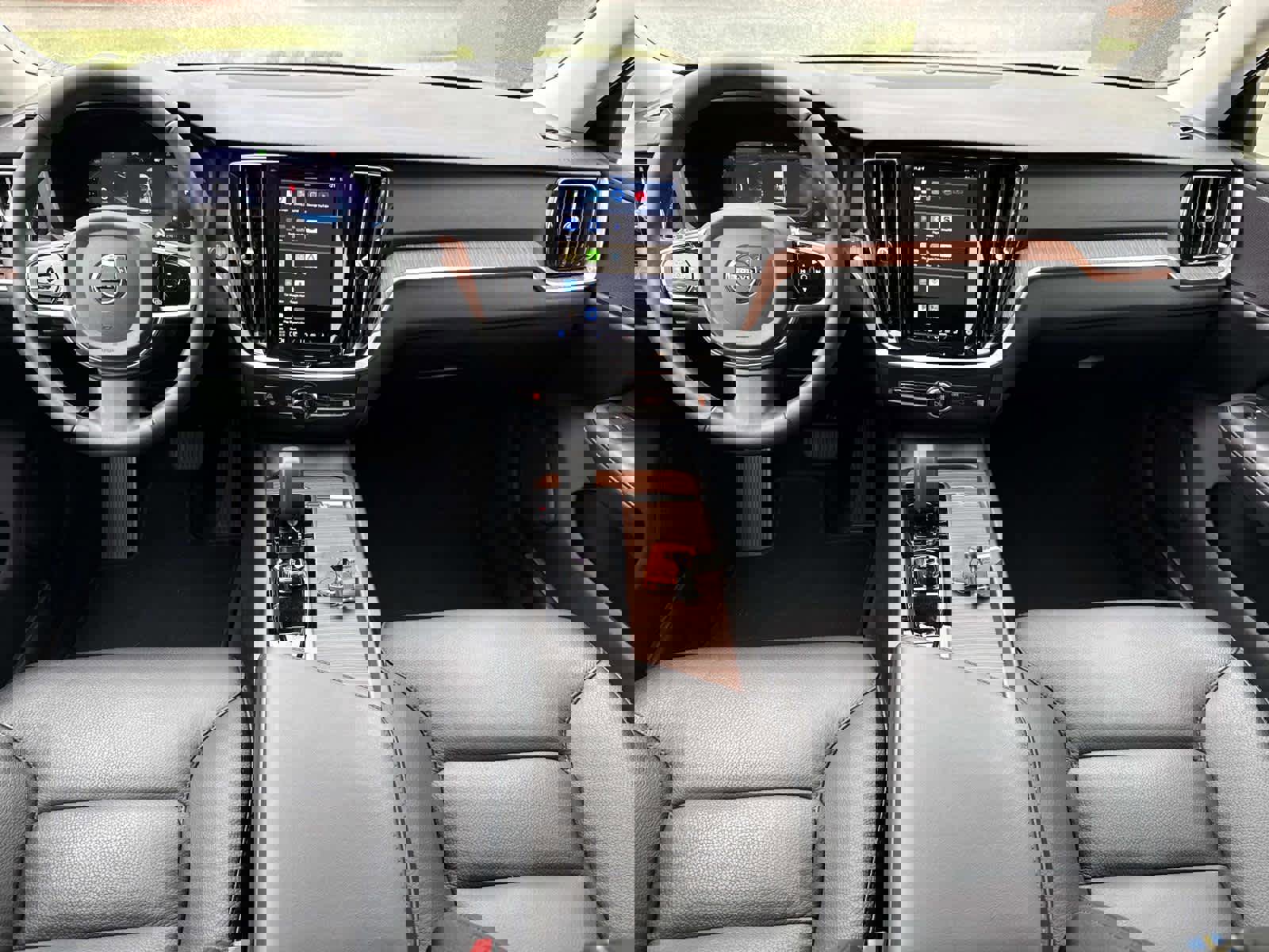 Used 2023 Volvo V60 B5 Cross Country Plus image 13