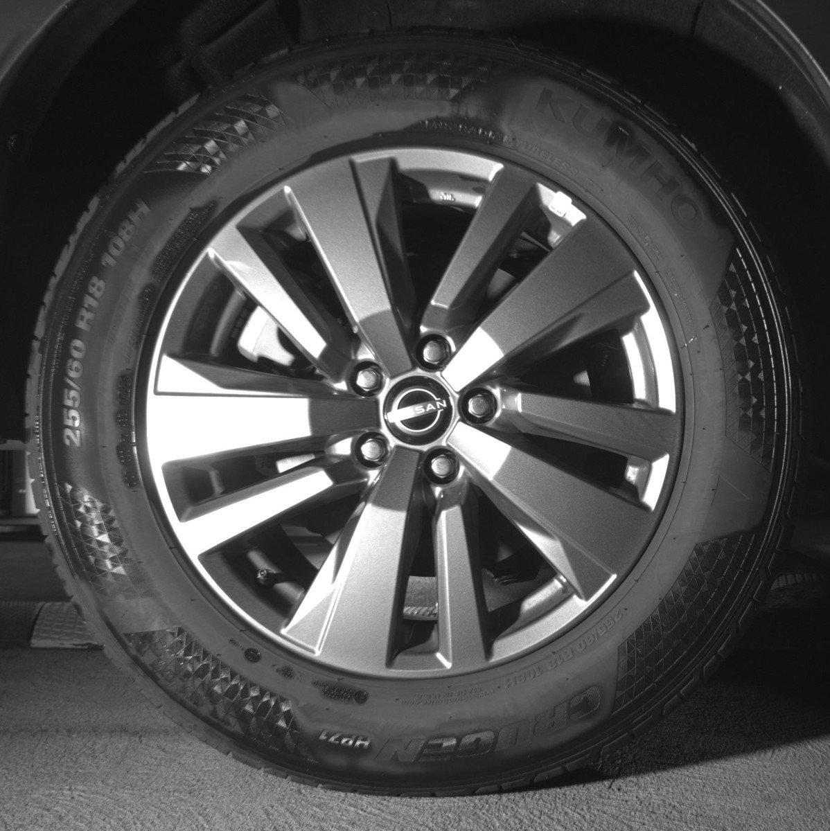 Used 2025 Nissan Pathfinder SV image 15