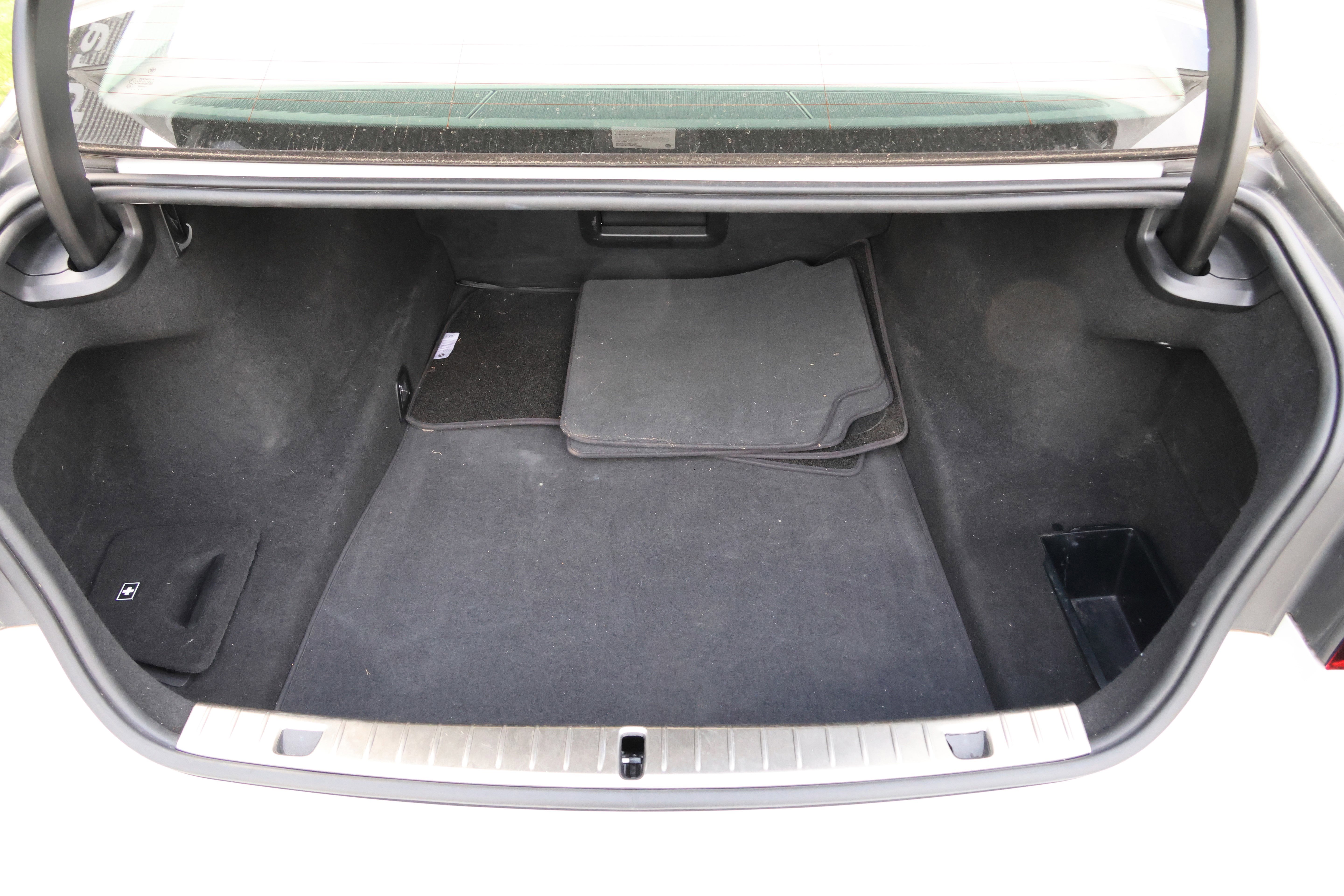Used 2020 BMW 740i w/ Premium Package RWD image 38