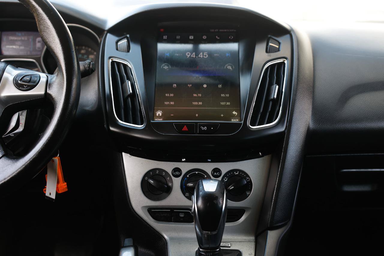 Used 2013 Ford Focus SE FWD image 32