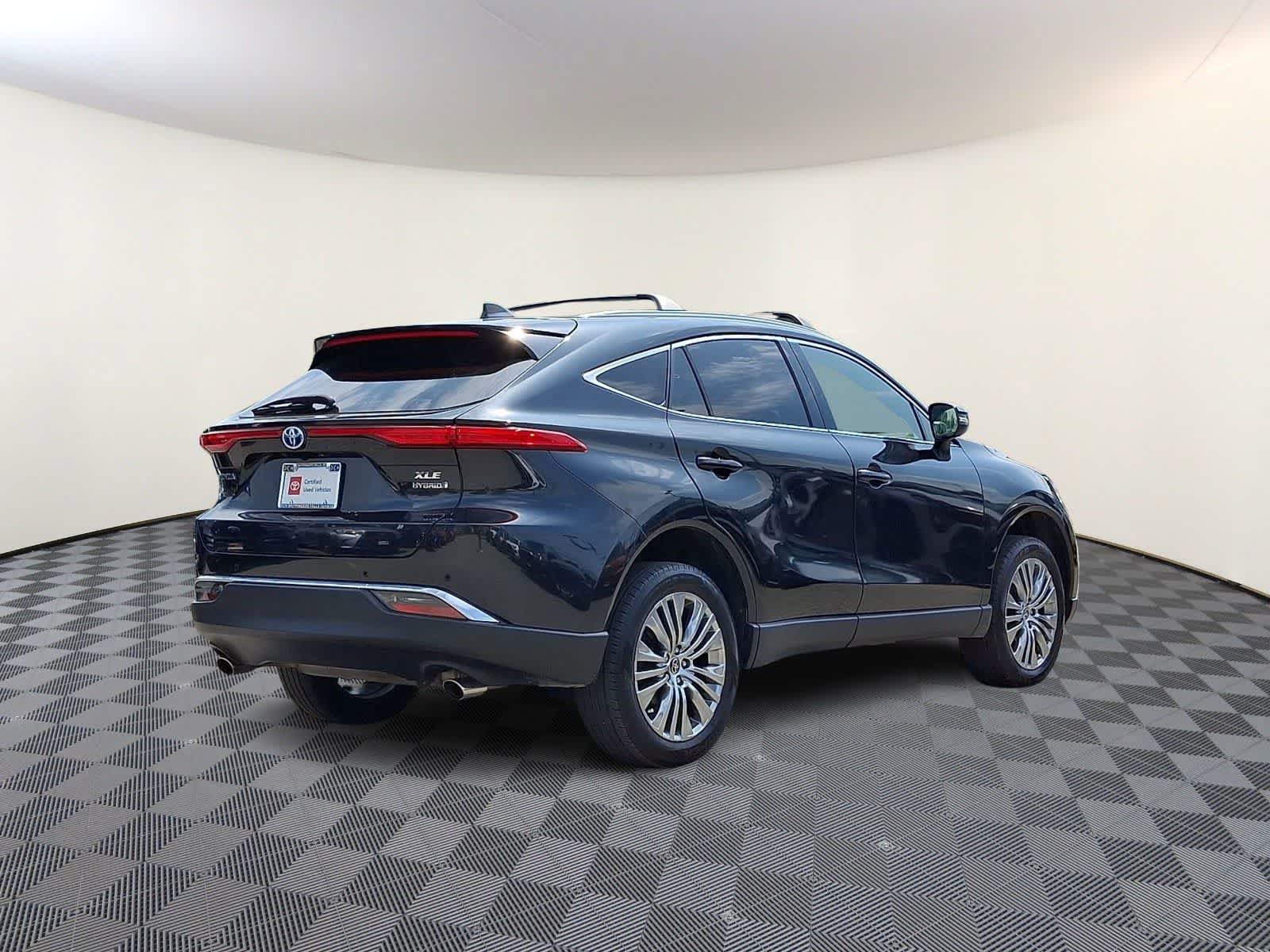 Certified 2022 Toyota Venza XLE AWD/4WD image 6