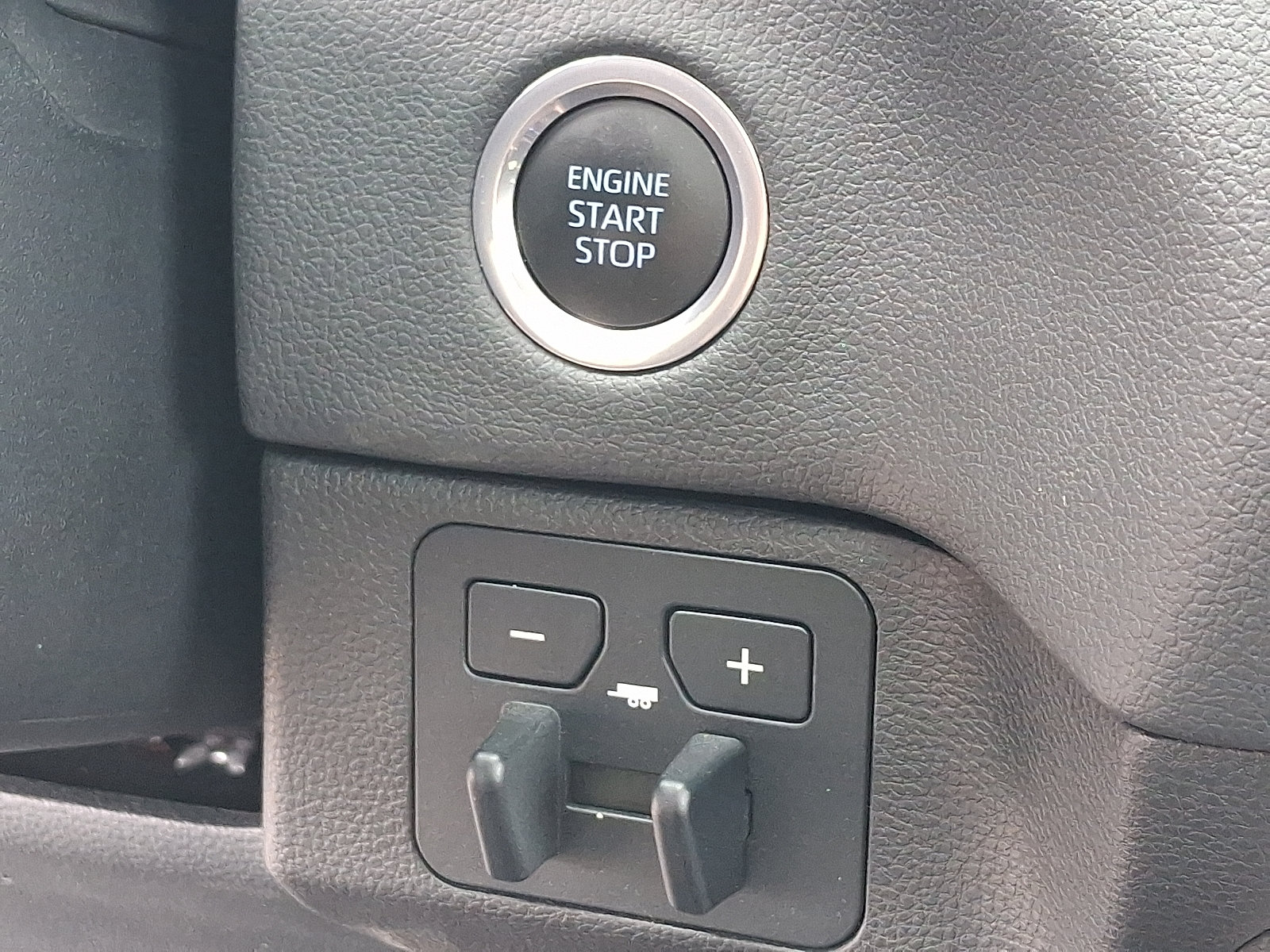 Used 2024 Toyota Tundra Limited AWD/4WD image 25