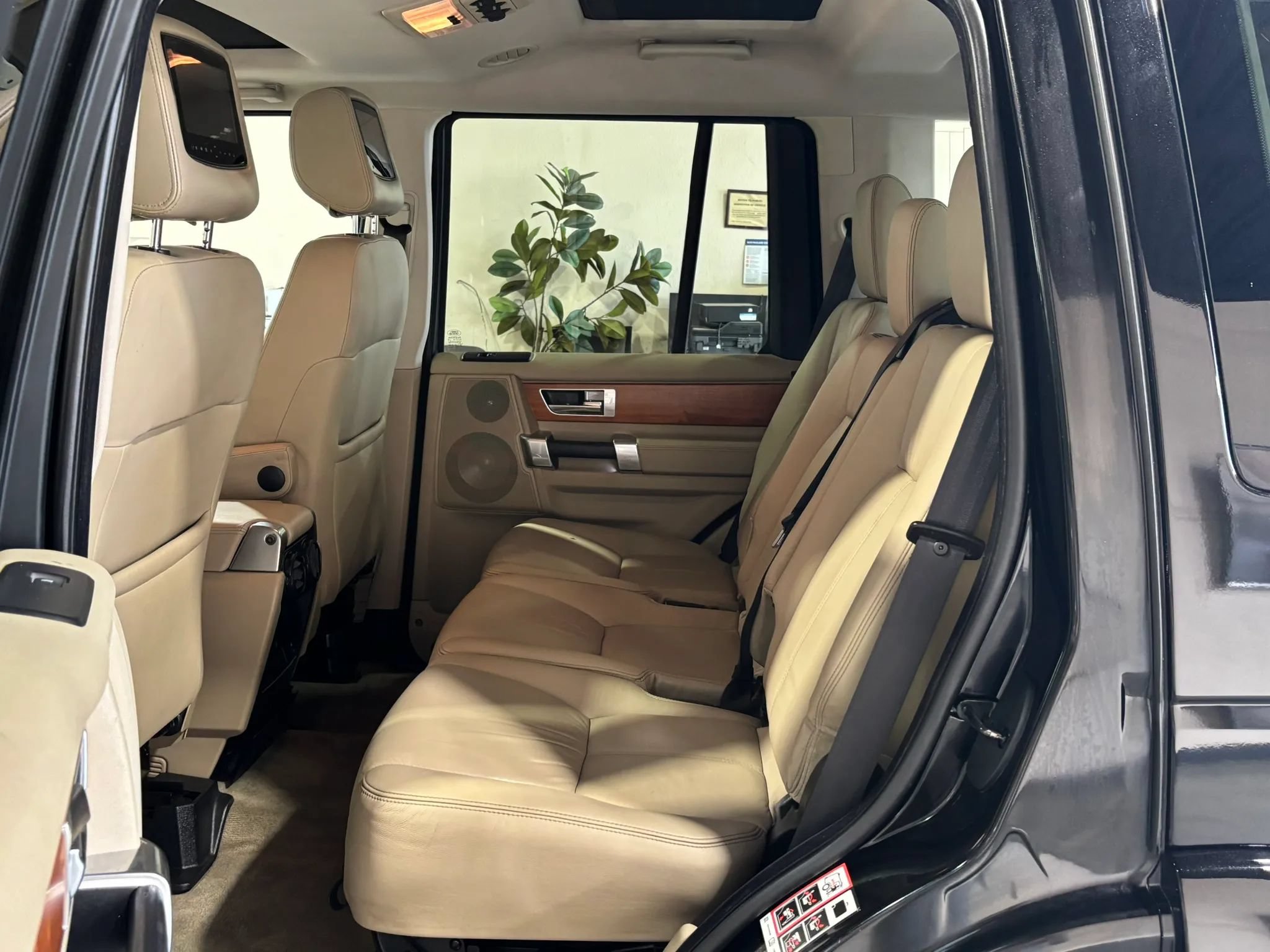 Used 2011 Land Rover LR4 HSE LUX AWD/4WD image 12