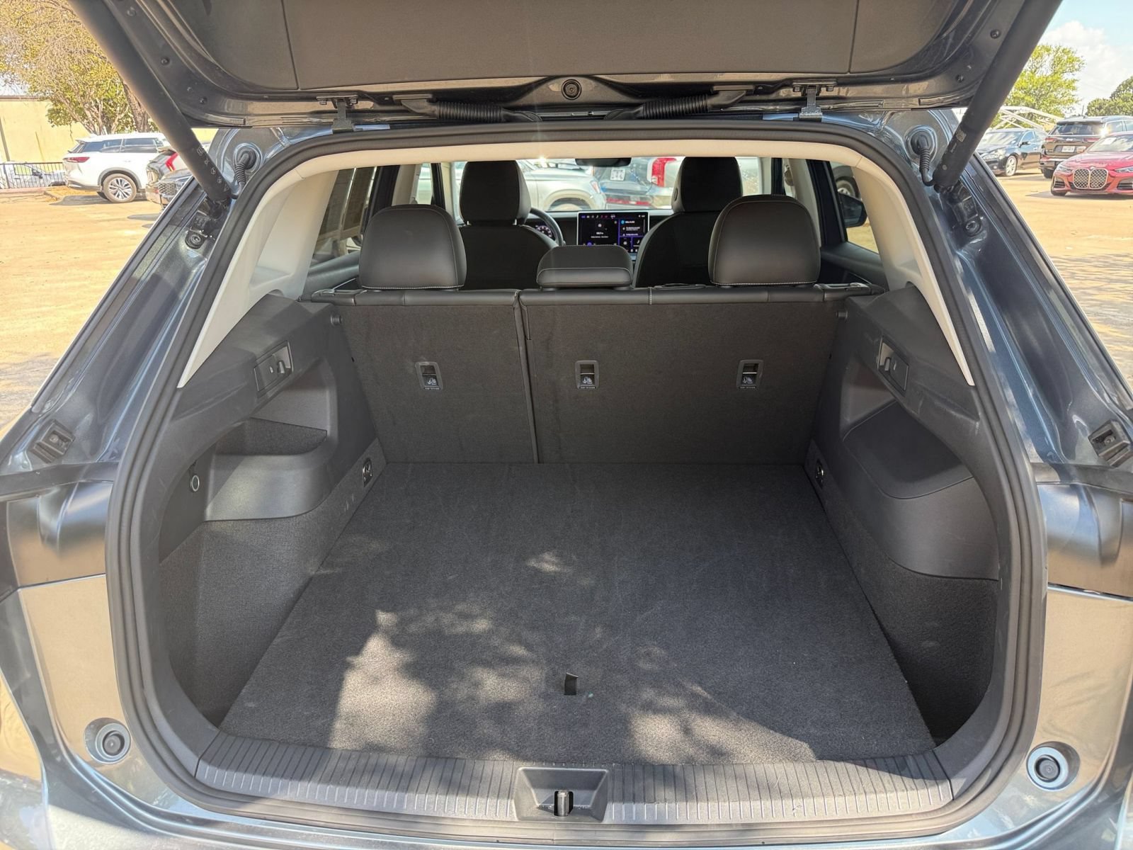 Used 2026 Volkswagen Tiguan SE FWD image 32