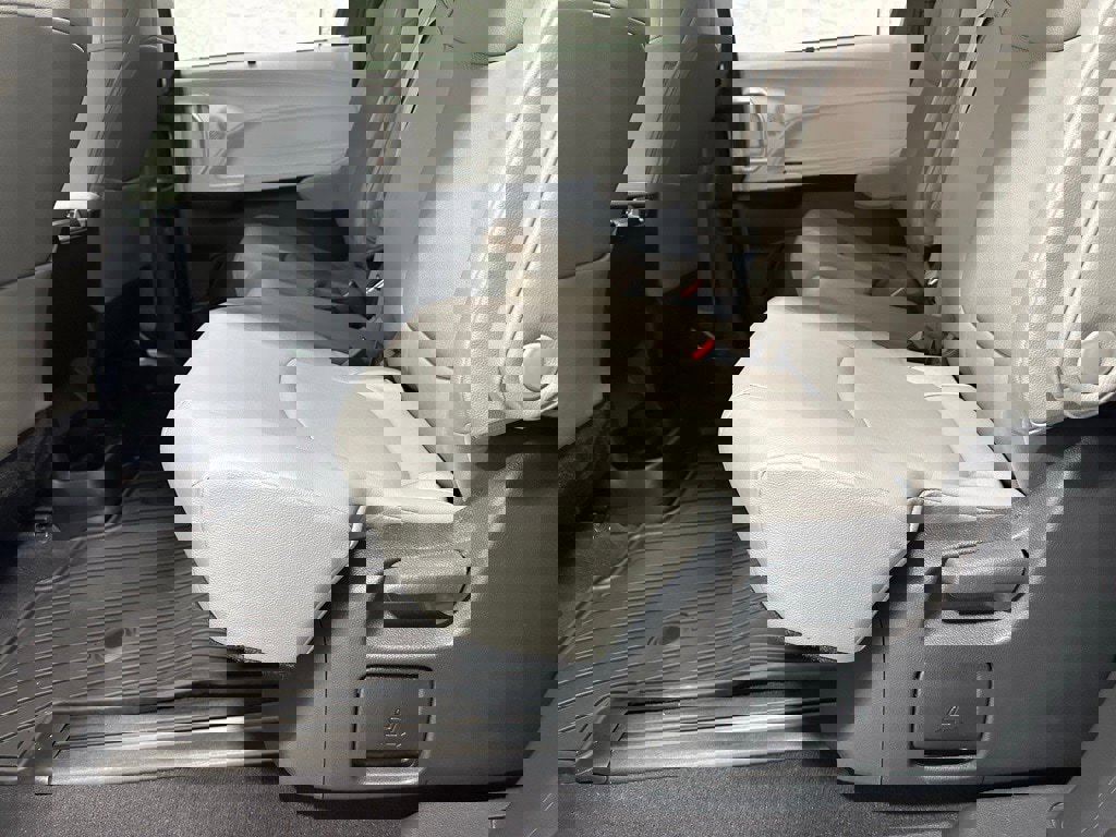 Used 2025 Toyota Sienna XLE image 47