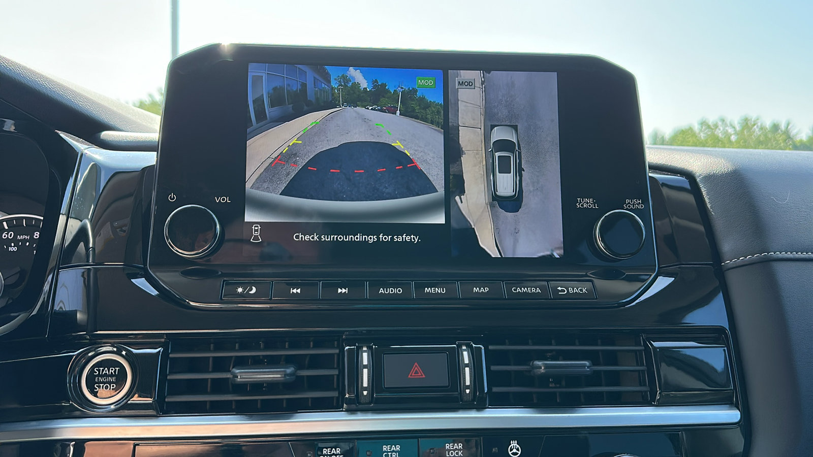 Certified 2024 Nissan Pathfinder SL w/ Black Appearance Package image 17