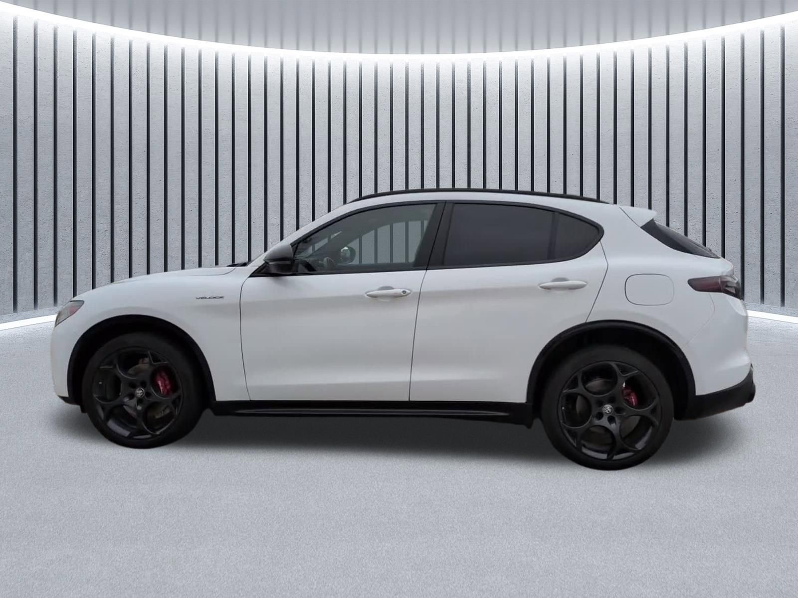 Used 2024 Alfa Romeo Stelvio Veloce image 13