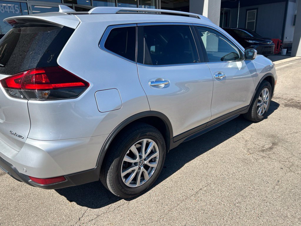 Used 2020 Nissan Rogue SV AWD/4WD image 3
