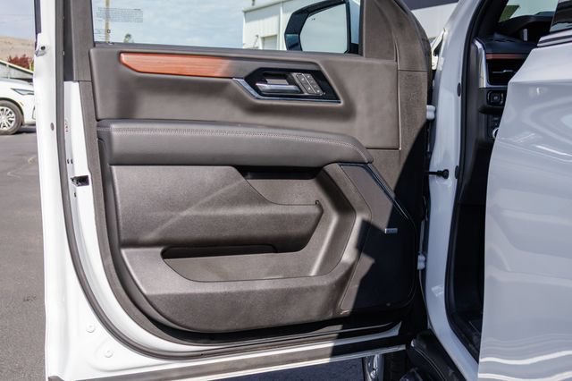 Used 2025 GMC Yukon XL Denali AWD/4WD image 16