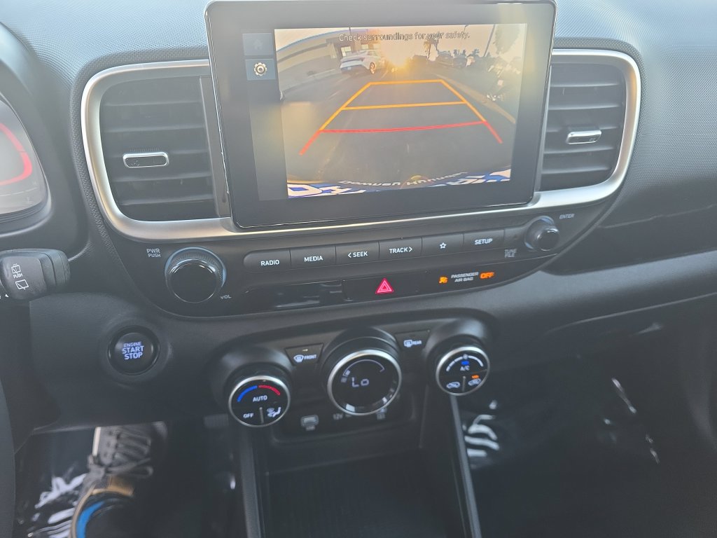 Used 2025 Hyundai Venue SEL FWD image 18