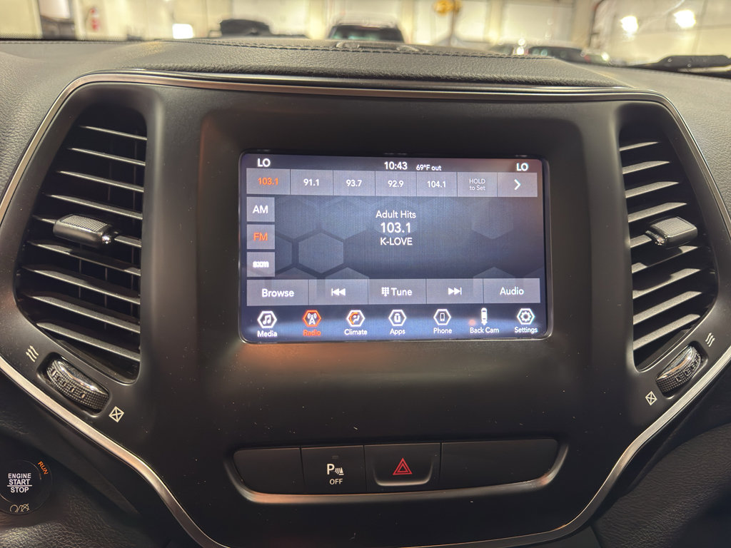 Used 2019 Jeep Cherokee Latitude Plus w/ Comfort/Convenience Group AWD/4WD image 28