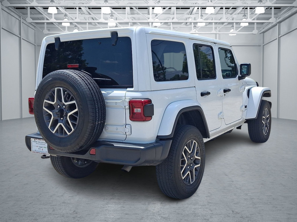 Used 2025 Jeep Wrangler Unlimited Sahara AWD/4WD image 5