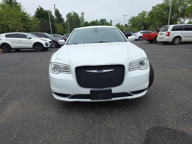 Used 2019 Chrysler 300 Touring w/ Quick Order Package 2EF RWD video 2
