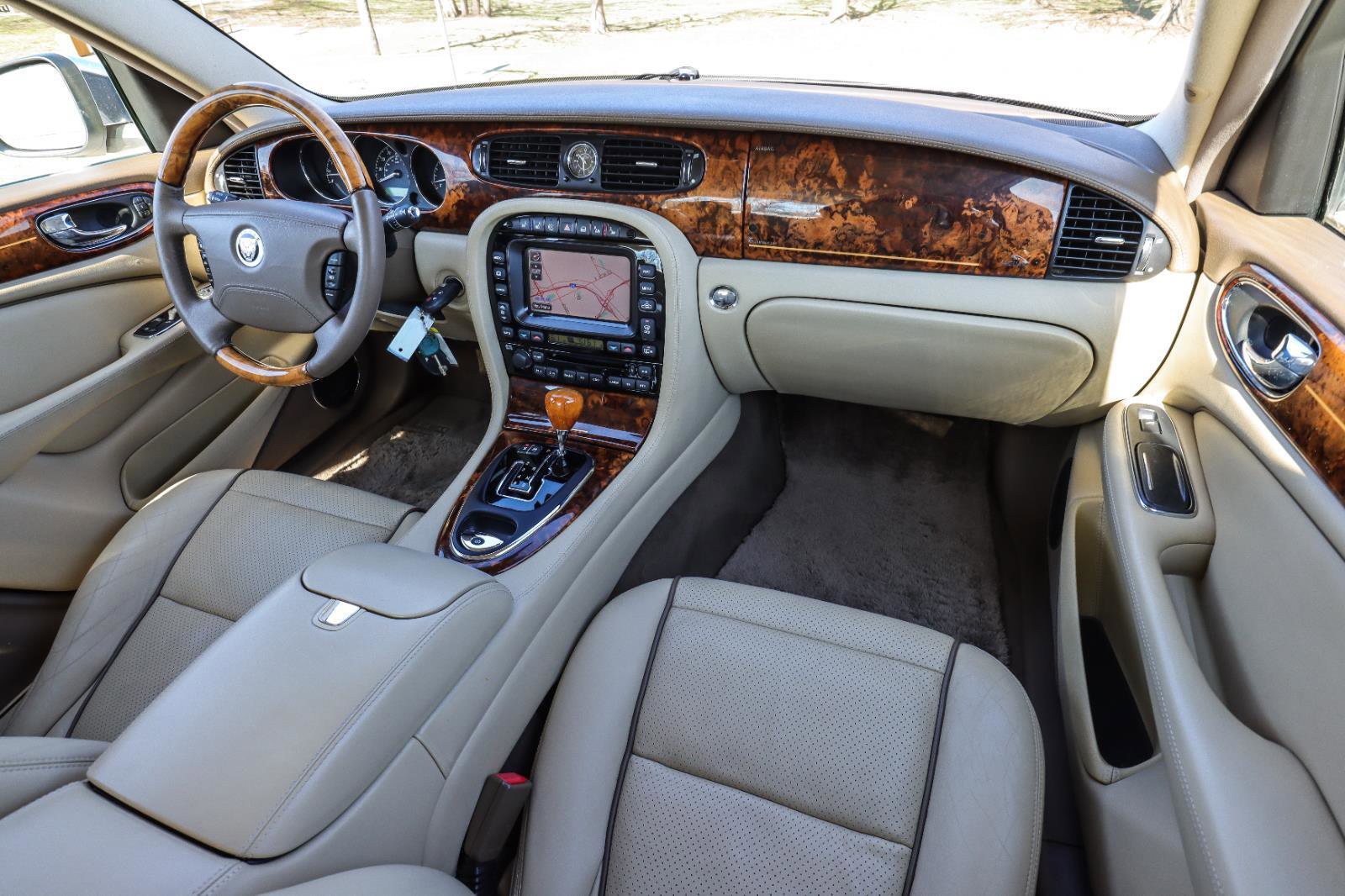 Used 2008 Jaguar XJ8 L image 29