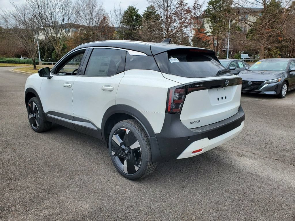 New 2026 Nissan Kicks SR w/ SR Premium Package FWD image 3
