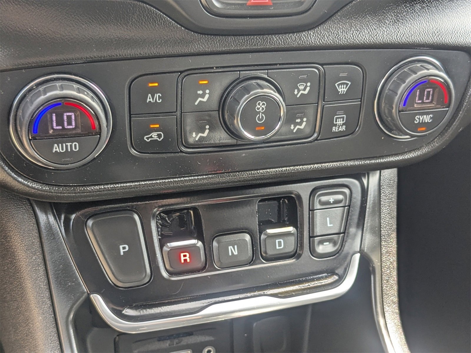 Used 2021 GMC Terrain SLT image 24