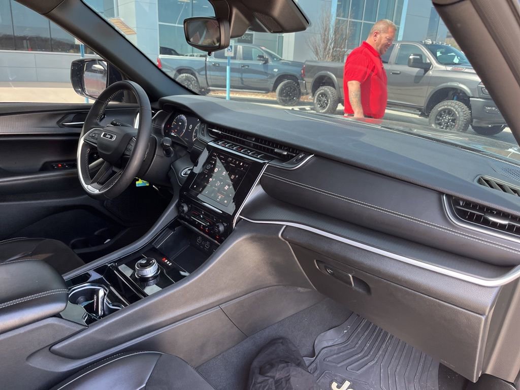 Used 2023 Jeep Grand Cherokee Altitude image 10