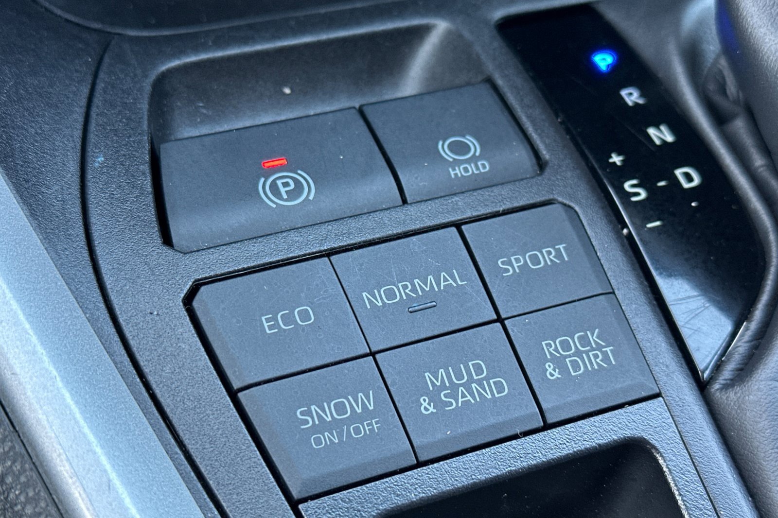 Used 2024 Toyota RAV4 LE image 32