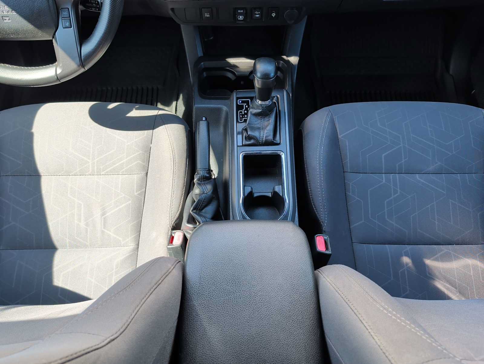 Used 2018 Toyota Tacoma TRD Sport RWD image 21