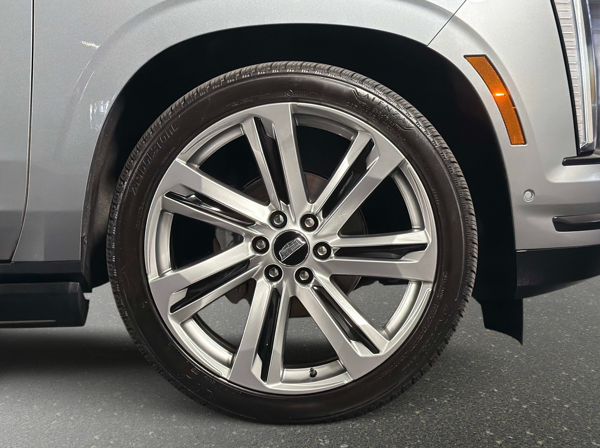 Used 2026 Cadillac Escalade ESV Platinum Sport AWD/4WD image 4