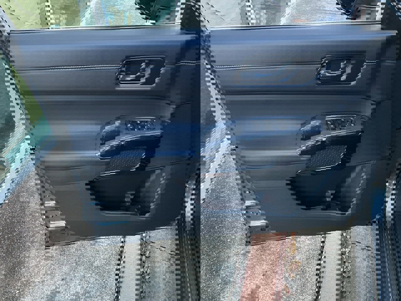 Used 2024 Nissan Pathfinder SV image 14