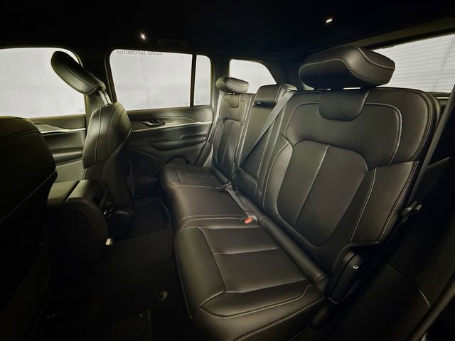 New 2025 Jeep Grand Cherokee Limited w/ Black Appearance Package AWD/4WD image 24