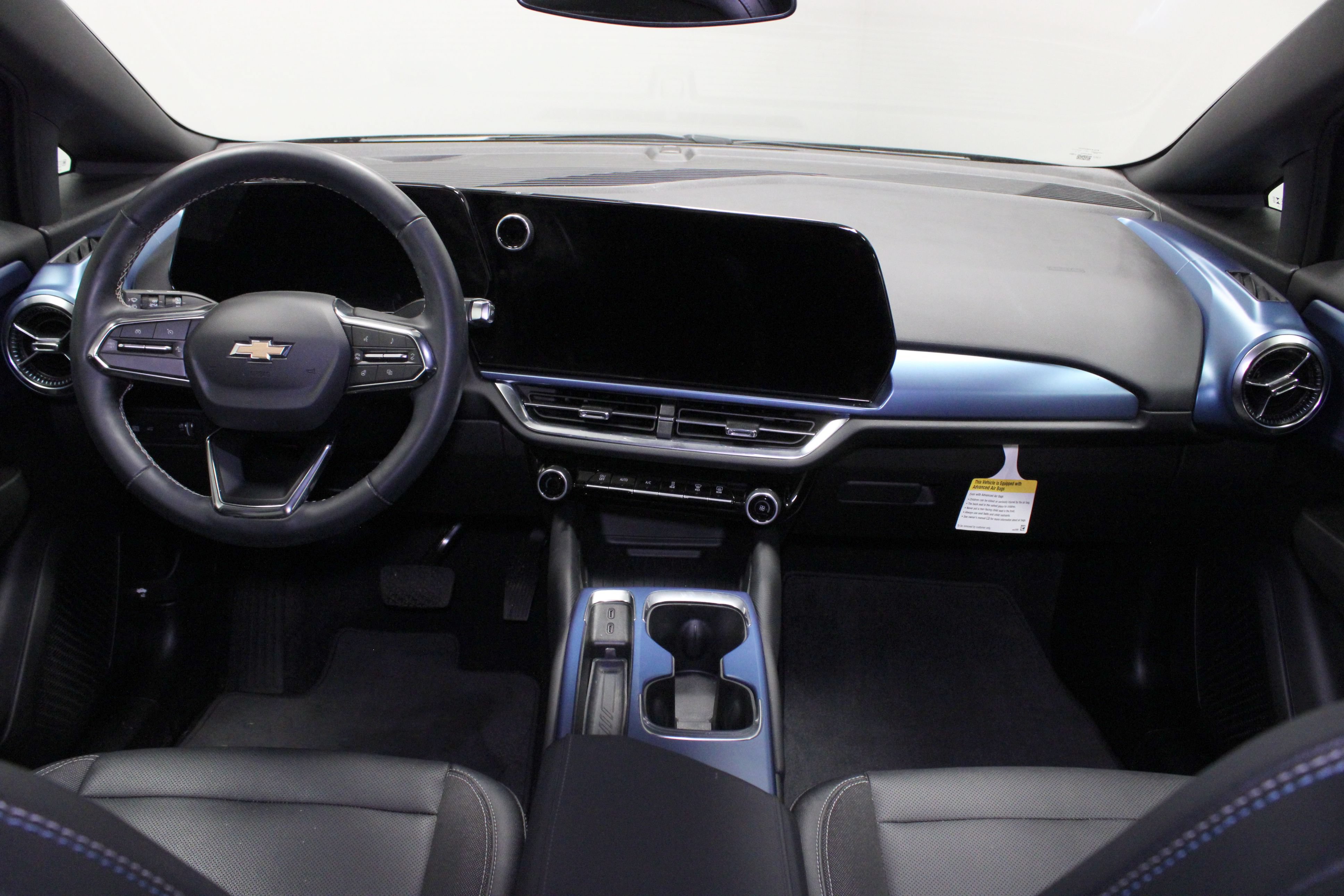 Used 2024 Chevrolet Equinox EV LT FWD image 19