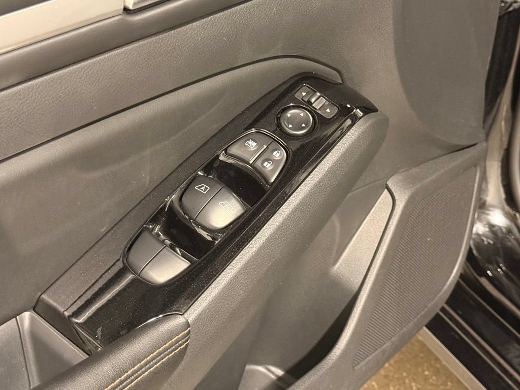 Used 2025 Nissan Altima 2.5 SR FWD image 13