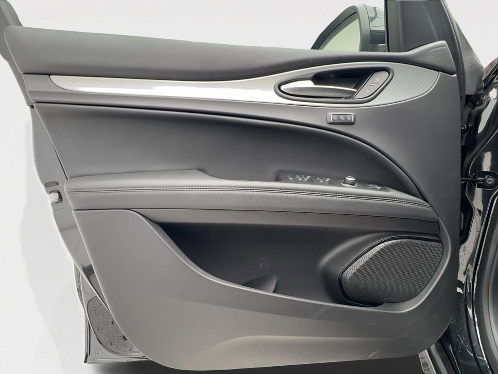 New 2025 Alfa Romeo Stelvio Sprint w/ Convenience Package image 40