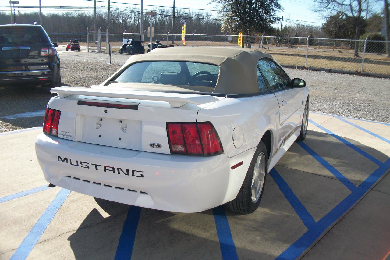 Used 2004 Ford Mustang Deluxe Convertible image 3