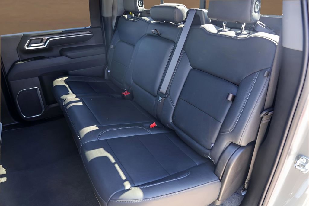 Used 2025 Chevrolet Silverado 2500 LTZ w/ LTZ Convenience Package image 23