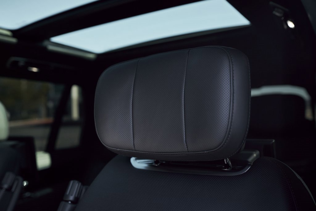 Used 2025 Land Rover Range Rover Long Wheelbase Autobiography image 43