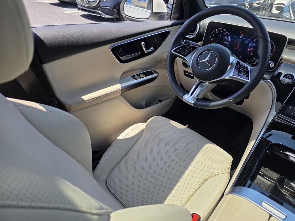 Certified 2025 Mercedes-Benz GLC 300 image 28