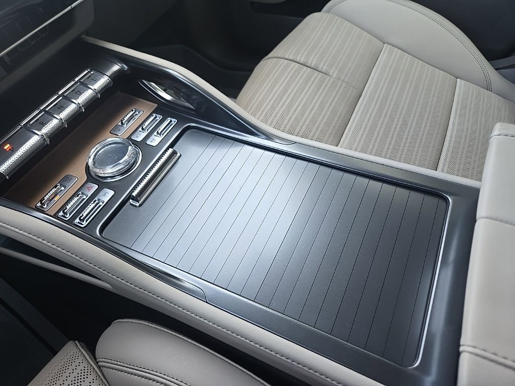 Used 2025 Lincoln Nautilus Reserve image 68