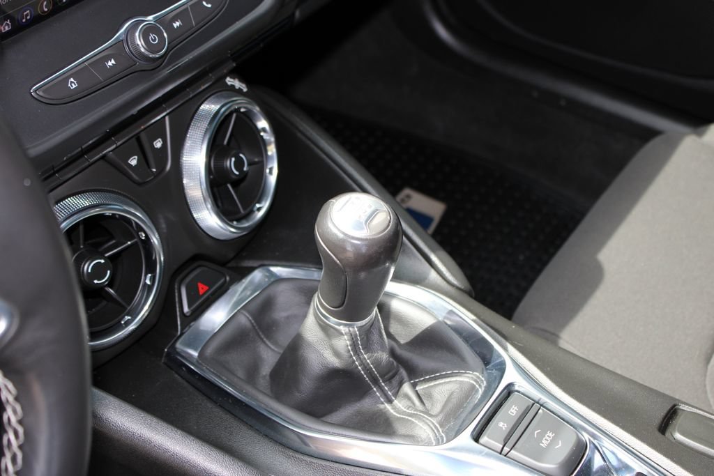 Used 2021 Chevrolet Camaro LT RWD image 11