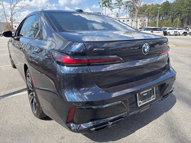 Used 2023 BMW 760i xDrive w/ Luxury Rear Seating Package image 7