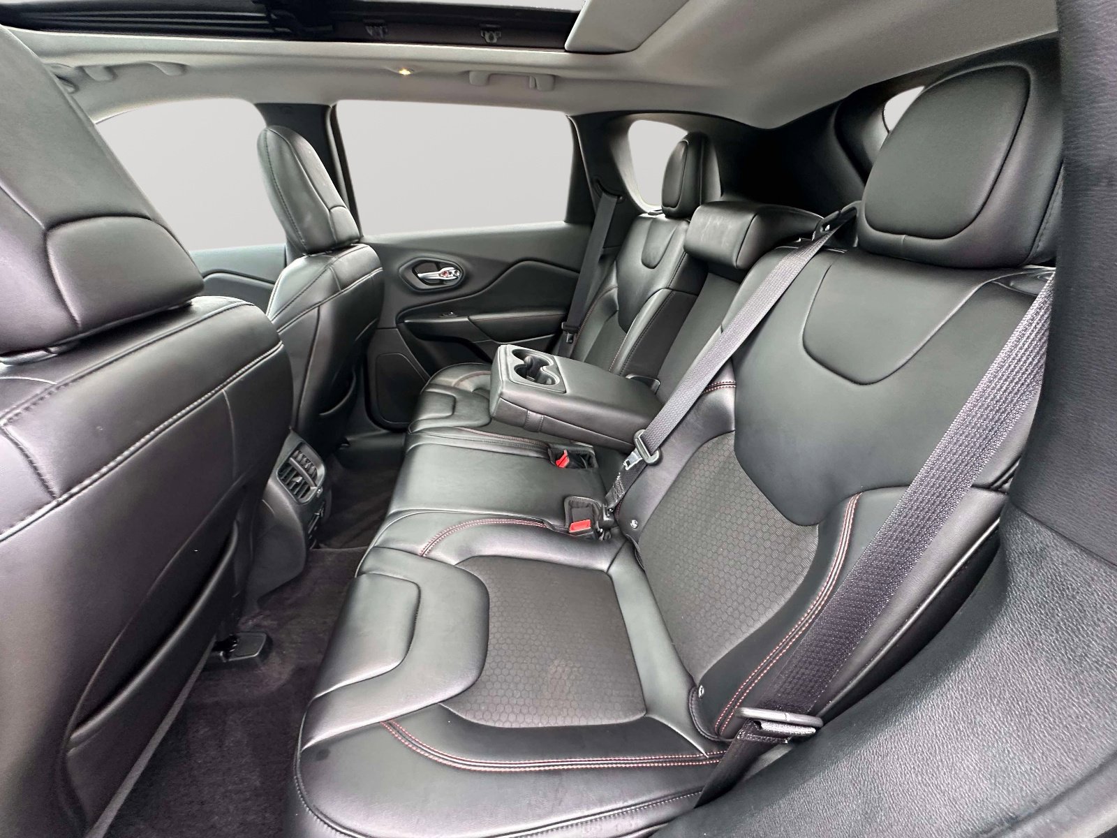 Used 2019 Jeep Cherokee Trailhawk w/ Comfort/Convenience Group image 27