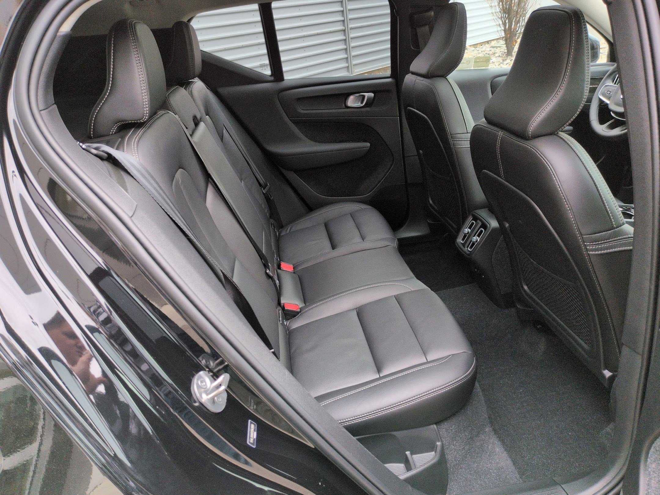 Certified 2023 Volvo XC40 B5 Ultimate w/ Climate Package image 31