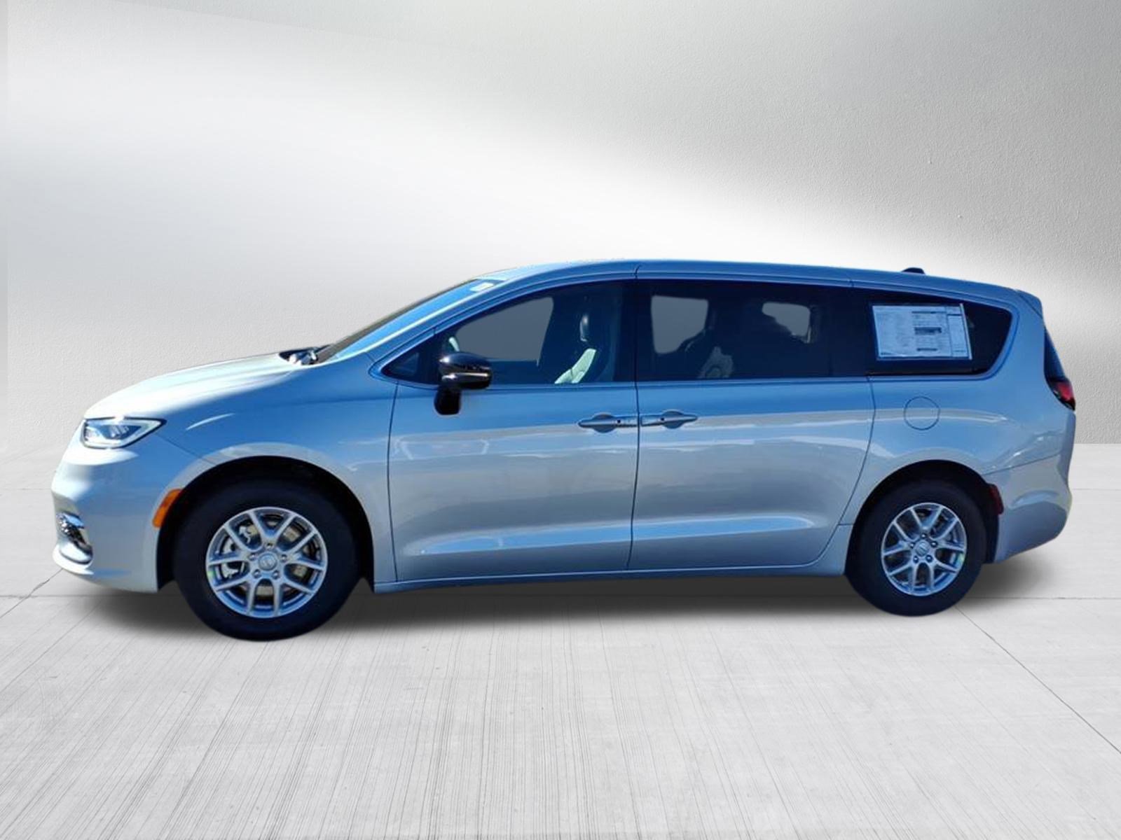 New 2026 Chrysler Pacifica Select image 7