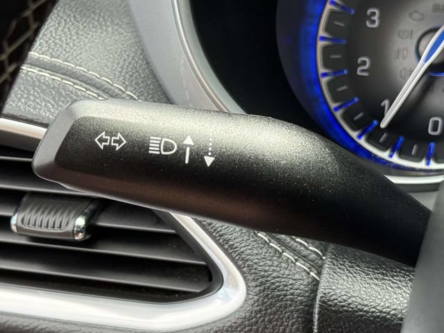 Used 2025 Chrysler Pacifica Limited FWD image 21