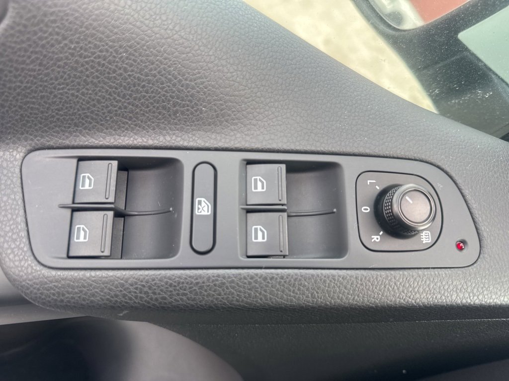 Used 2017 Volkswagen Tiguan Limited image 31