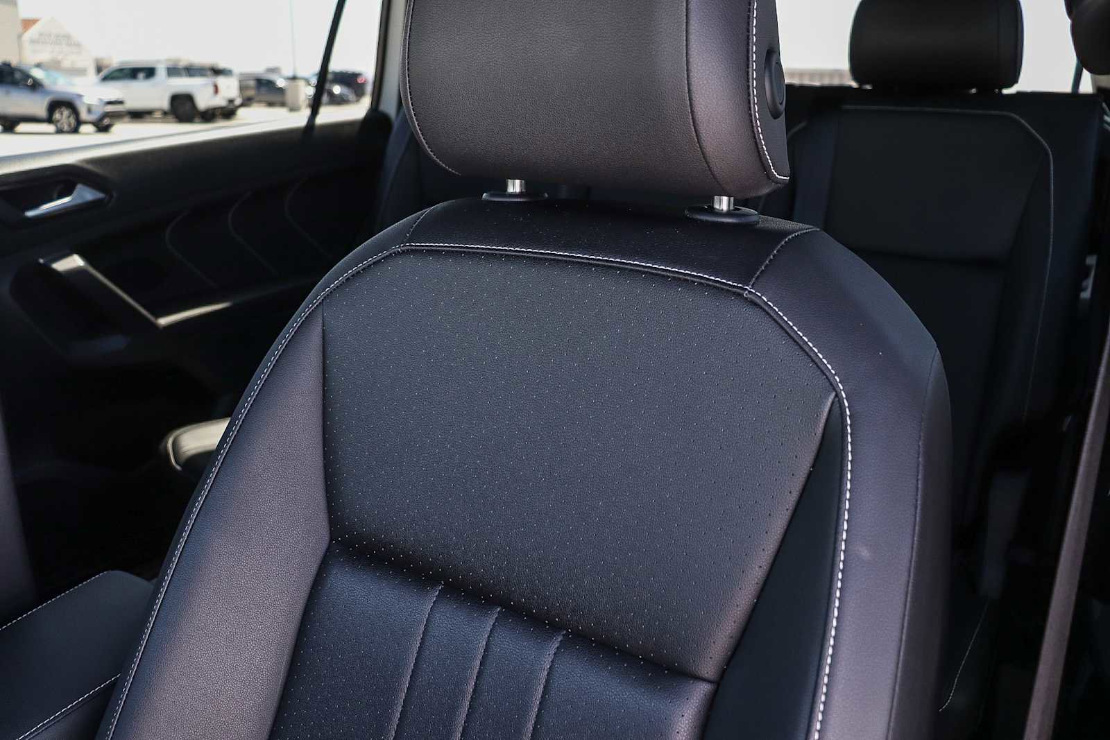 Used 2023 Volkswagen Tiguan SE R-Line FWD image 29