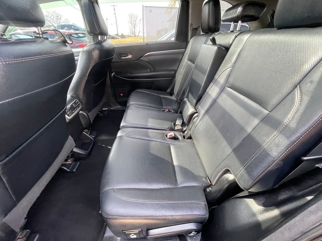 Used 2017 Toyota Highlander Limited Platinum AWD/4WD image 15