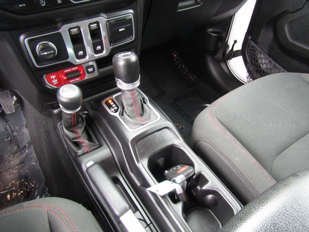 Used 2018 Jeep Wrangler Rubicon w/ Cold Weather Group image 18