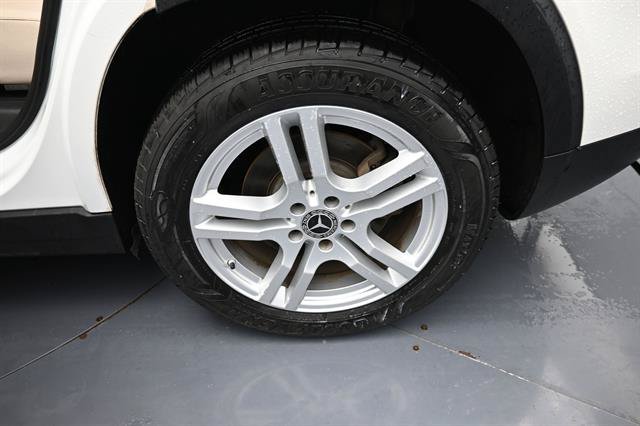 Used 2023 Mercedes-Benz GLB 250 w/ Premium Package image 18