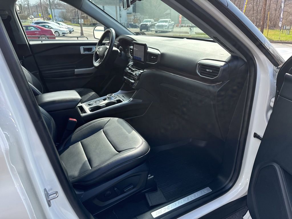 Used 2022 Ford Explorer Limited w/ Equipment Group 301A image 31