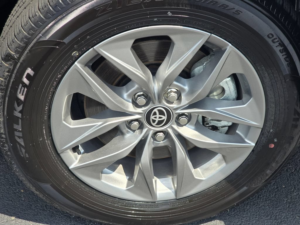Used 2026 Toyota Sienna LE FWD image 19