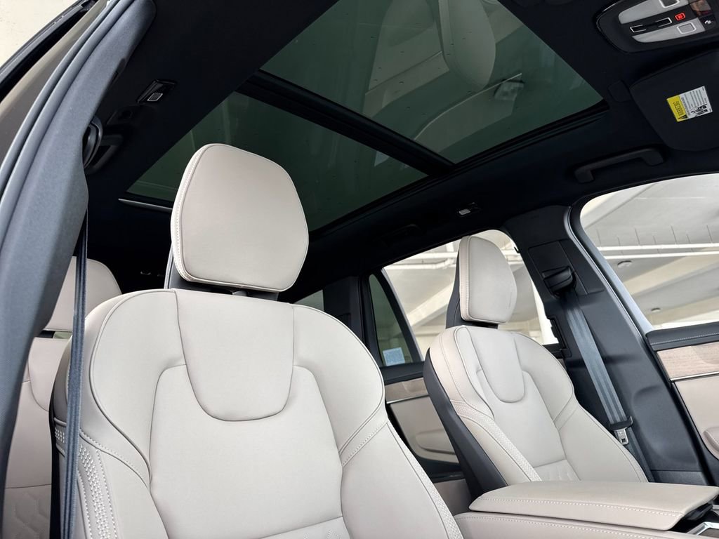 New 2026 Volvo XC90 T8 Plus w/ Protection Package Premier image 17