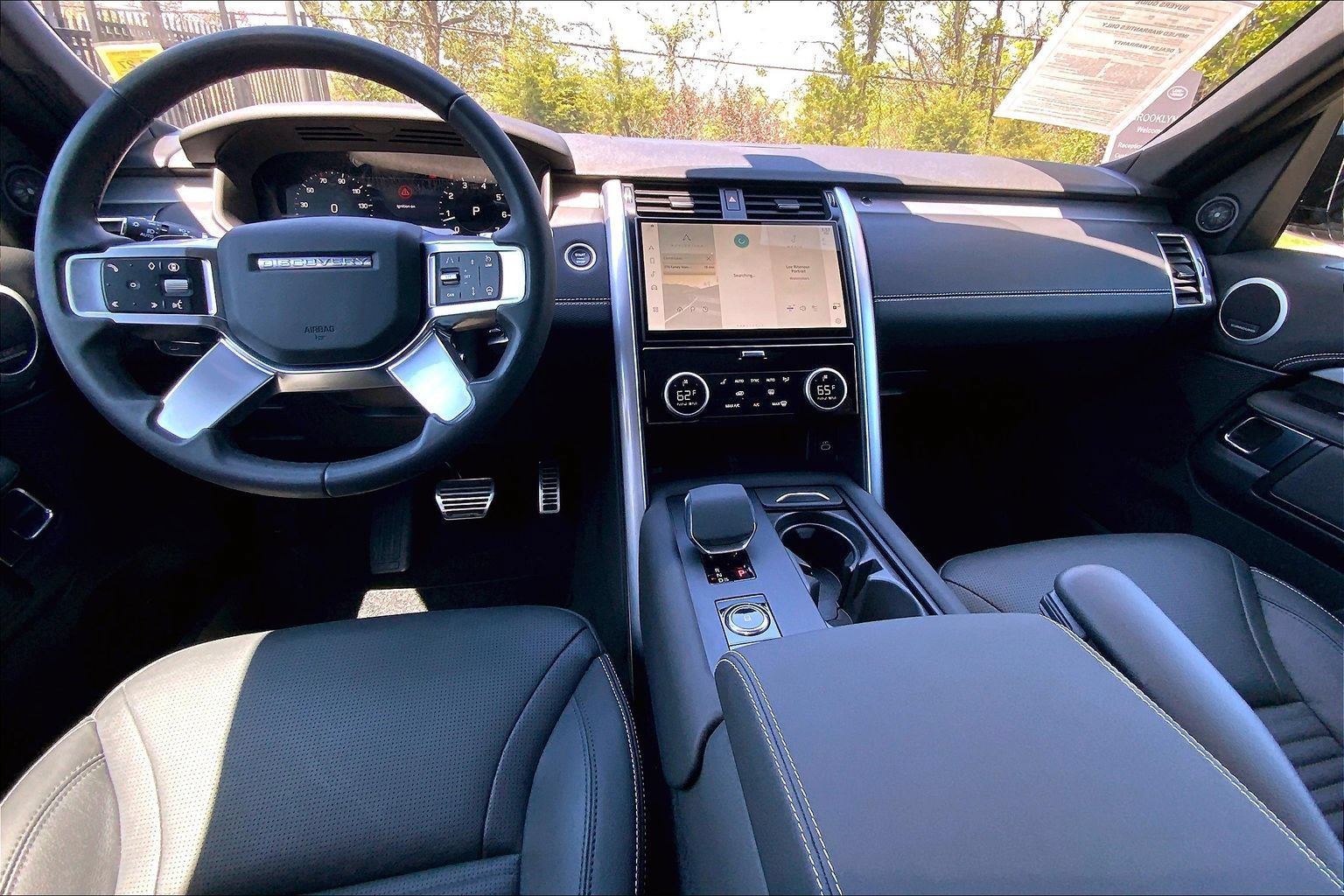 Certified 2025 Land Rover Discovery Dynamic SE AWD/4WD image 14